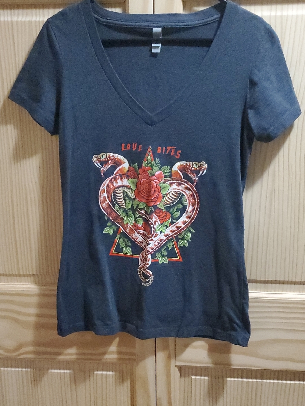 Love Bites Snake Heart Graphic V-Neck T-Shirt - Def Leppard Tour 2018
